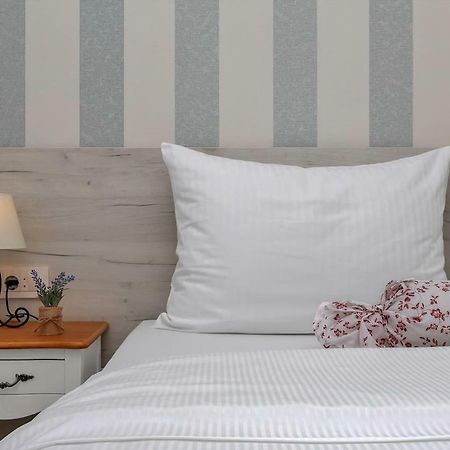 Charming Apartment Tissa With Sea View Makarska Buitenkant foto