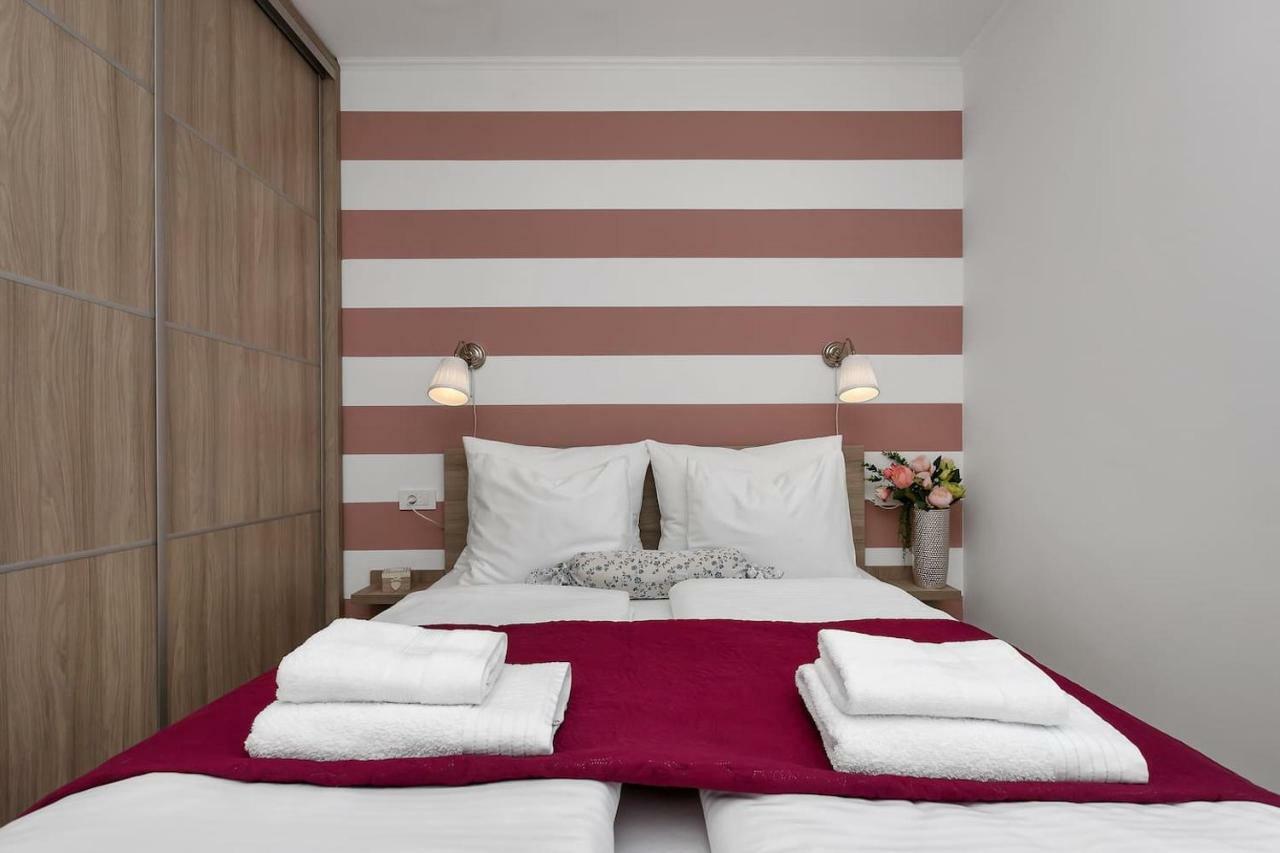 Charming Apartment Tissa With Sea View Makarska Buitenkant foto