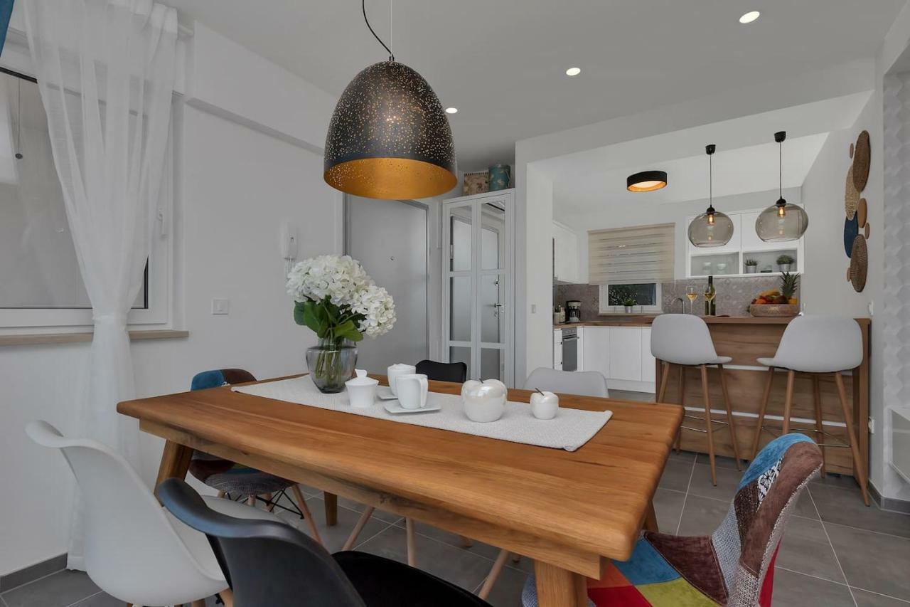 Charming Apartment Tissa With Sea View Makarska Buitenkant foto