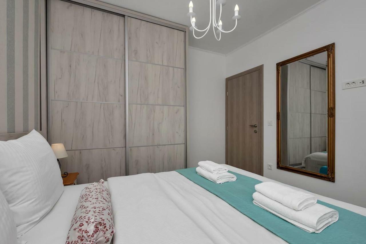 Charming Apartment Tissa With Sea View Makarska Buitenkant foto