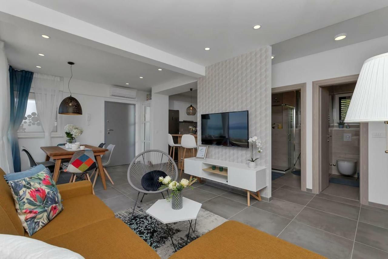 Charming Apartment Tissa With Sea View Makarska Buitenkant foto