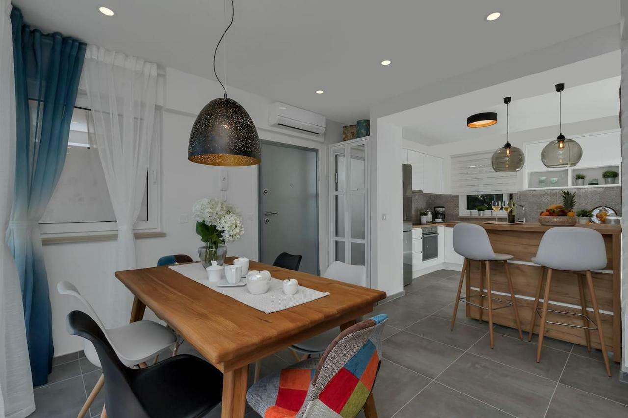 Charming Apartment Tissa With Sea View Makarska Buitenkant foto