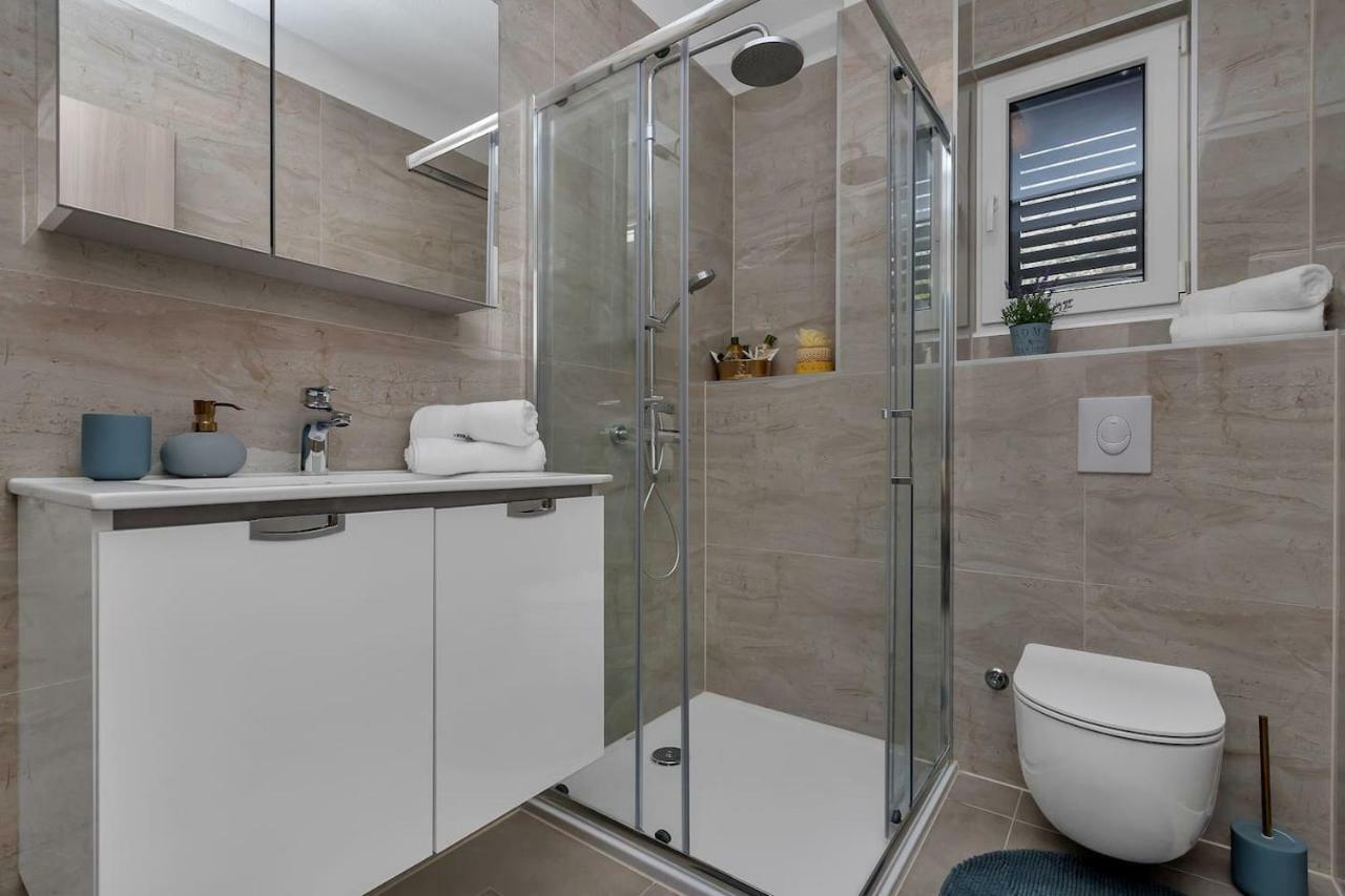 Charming Apartment Tissa With Sea View Makarska Buitenkant foto