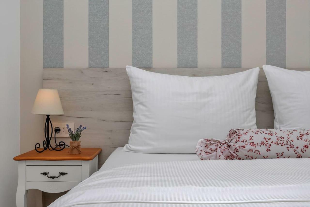 Charming Apartment Tissa With Sea View Makarska Buitenkant foto
