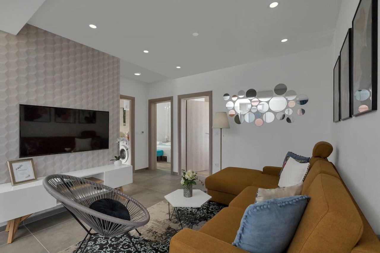 Charming Apartment Tissa With Sea View Makarska Buitenkant foto