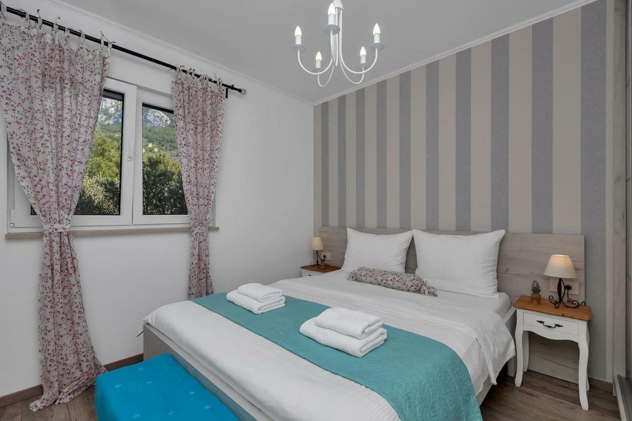Charming Apartment Tissa With Sea View Makarska Buitenkant foto
