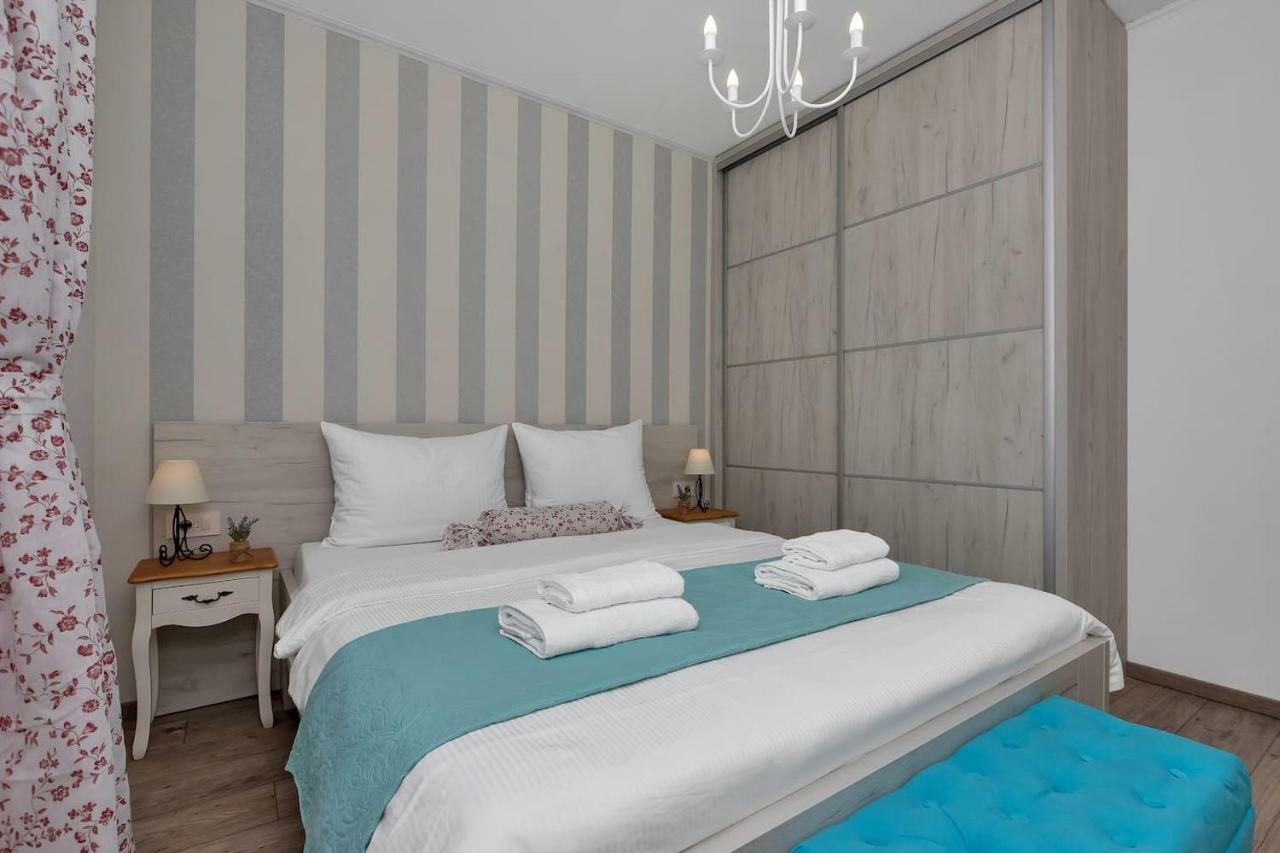 Charming Apartment Tissa With Sea View Makarska Buitenkant foto