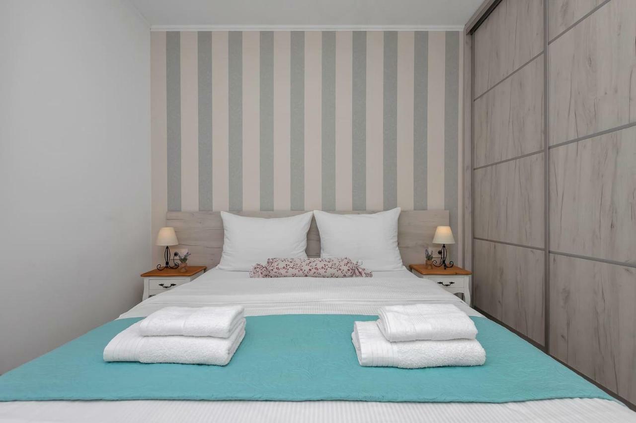 Charming Apartment Tissa With Sea View Makarska Buitenkant foto