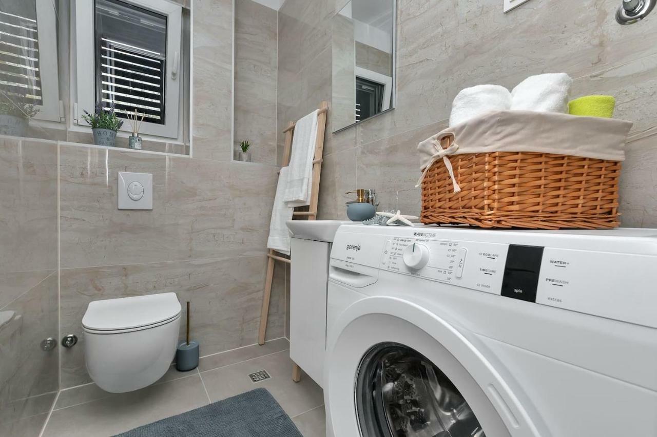 Charming Apartment Tissa With Sea View Makarska Buitenkant foto